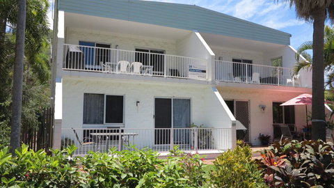 Arcadia Beach Unit 4 - Sunshine Coast Tourism 0