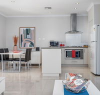 Ardross Short Stays - Holiday Sunshine Coast