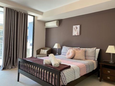ARENA RESORT STYLE EXEC FREE NETFLIX WIFI WINE - Holiday Sunshine Coast 2