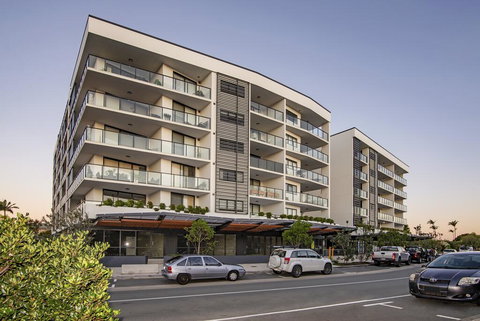 Arise Hedge - Sunshine Coast Tourism 0