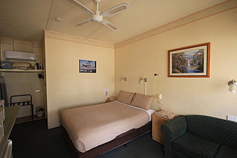 Aromet Motor Inn - Sunshine Coast Tourism 3