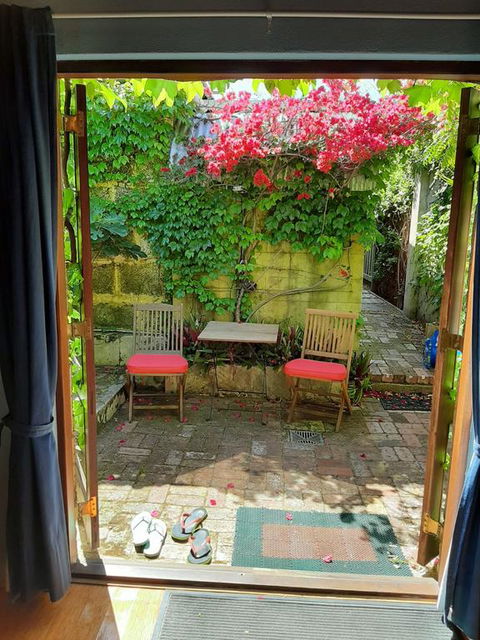 Art & Garden Retreat - Holiday Sunshine Coast 3