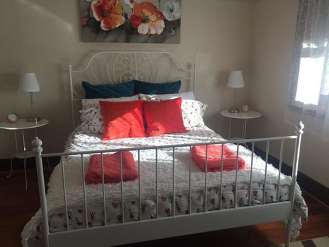 Art Deco Cottage - Holiday Sunshine Coast 0