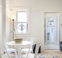 Art Deco Oasis Minutes From the City - Sunshine Coast Tourism