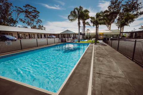 Artesian Spa Motel - Sunshine Coast Tourism 3