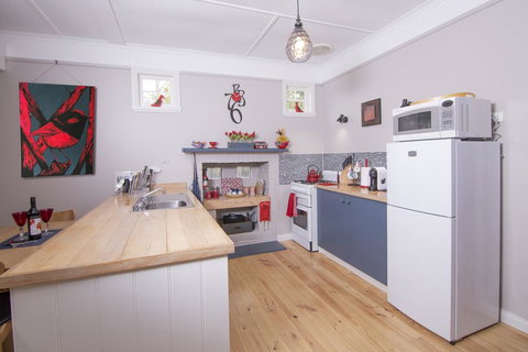 Artisan Retreat - Sunshine Coast Tourism 2