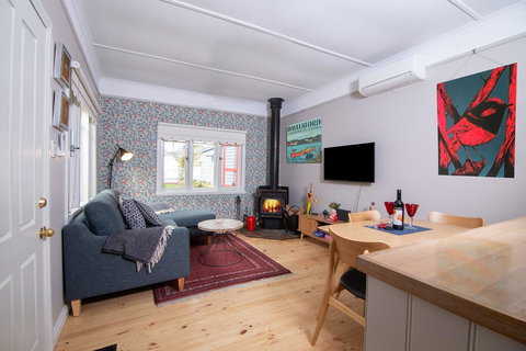 Artisan Retreat - Sunshine Coast Tourism 1