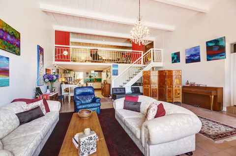 Arty Warehouse Apartment - Stroll To South Beach - Holiday Sunshine Coast 3