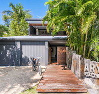 Arya Holiday House Byron Bay - Sunshine Coast Tourism