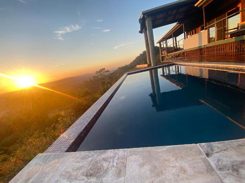 Luxurious Hinterland Guest House With HEATED POOL Sleeps 10 Brisbane Scenic Rim Gold Coast - Sunshine Coast Tourism 3