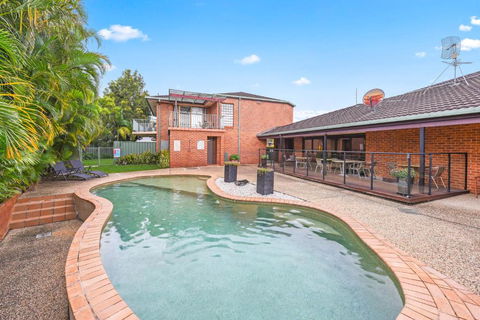 Macquarie Barracks Motor Inn - Holiday Sunshine Coast 1