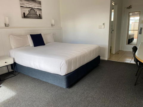 Macquarie Barracks Motor Inn - Holiday Sunshine Coast 3