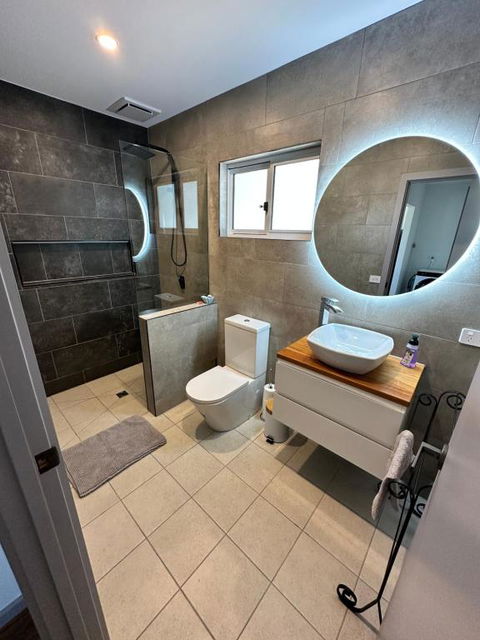 Luxury Holiday Unit 8min Walk To Town Center With Boat Parking - Sunshine Coast Tourism 1