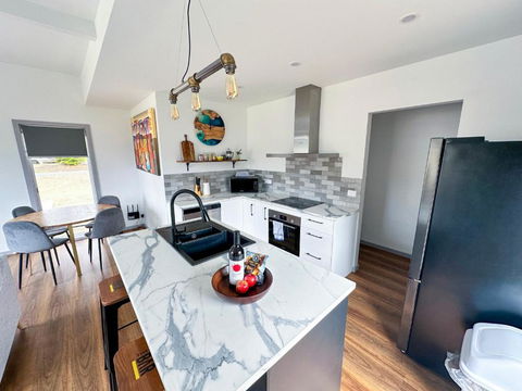 Luxury Holiday Unit 8min Walk To Town Center With Boat Parking - Sunshine Coast Tourism 0