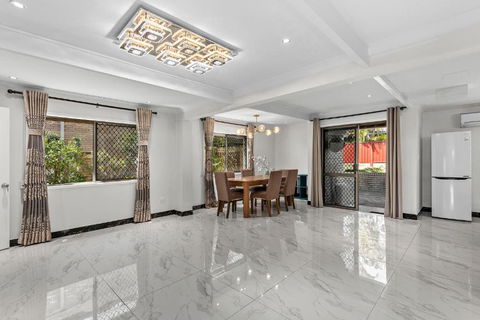 Luxury Living 2B2B In Southern Brisbane Parking - Holiday Sunshine Coast 1