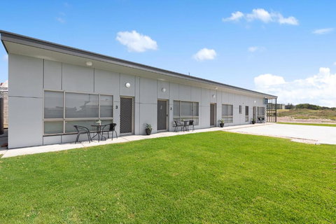 Luxury Apartments And Motel Rooms - Free Wifi - Close To Beach - Sunshine Coast Tourism 1