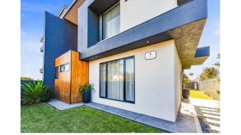 Luxury On Holland Kingston SE - Sunshine Coast Tourism 0