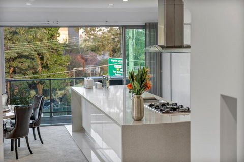 Luxury Retreat Sydney Airport Direct Train Line - Holiday Sunshine Coast 2