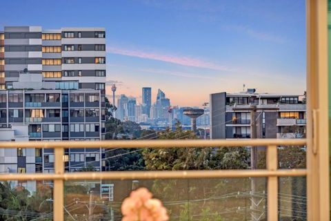 Luxury Retreat Sydney Airport Direct Train Line - Holiday Sunshine Coast 0