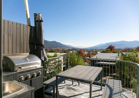 Luxury Scandinavian Townhouse - Sunshine Coast Tourism 3