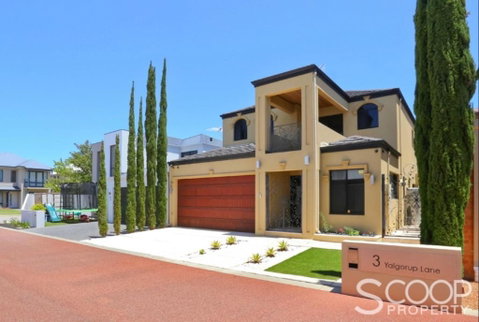 LUXURY VILLA W POOL & SPAS - Sunshine Coast Tourism 1