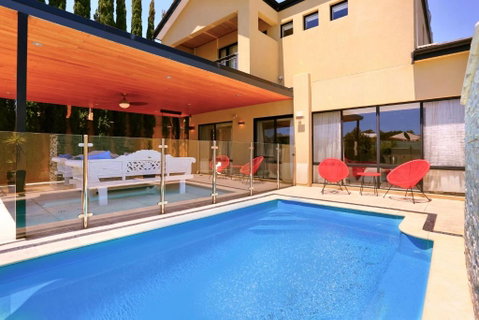 LUXURY VILLA W POOL & SPAS - Sunshine Coast Tourism 0