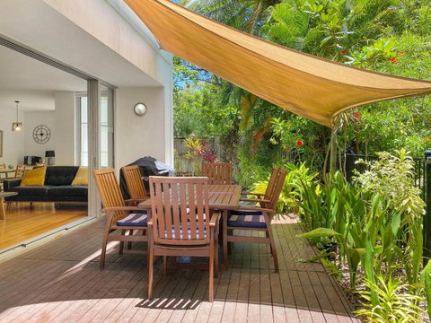 Maggies Beachfront Apartment 9 - Holiday Sunshine Coast 1