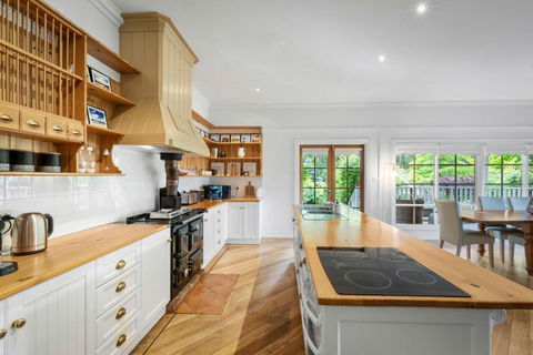 Magical Lucindale - Gorgeous 4 Bedroom House - Sunshine Coast Tourism 3