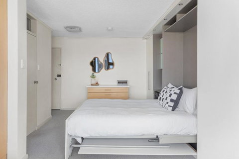 Magical Sydney Escape With Harbour Views & Parking - Holiday Sunshine Coast 2