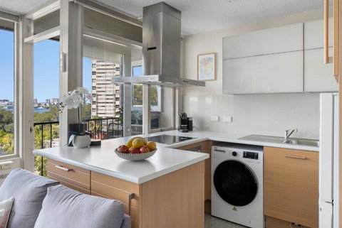 Magical Sydney Escape With Harbour Views & Parking - Holiday Sunshine Coast 3