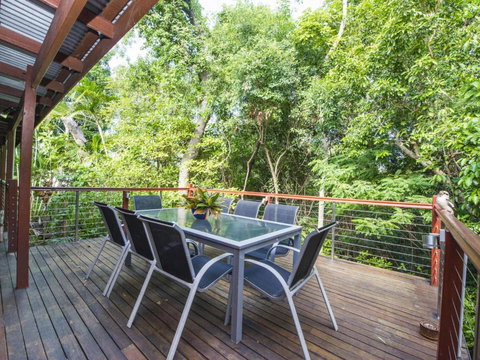 Magnetic Effect - Holiday Sunshine Coast 0