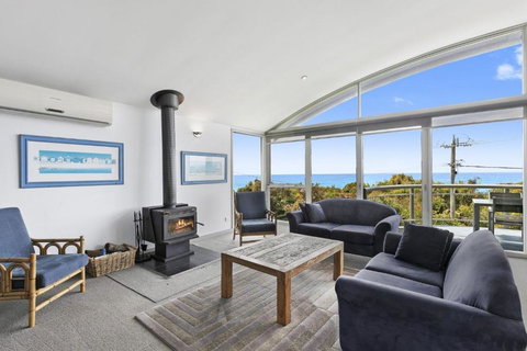 Magnum - Holiday Sunshine Coast 0