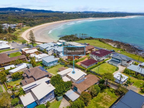 Main Beach - Holiday Sunshine Coast 3