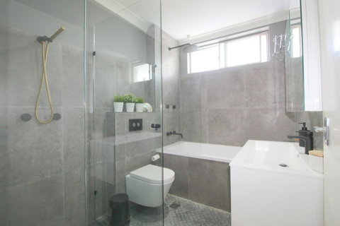 Main Stay 8, 1 Main Street - Holiday Sunshine Coast 3