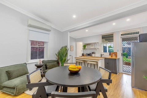 Main Street Terrace - An Elegant Urban Escape - Holiday Sunshine Coast 0