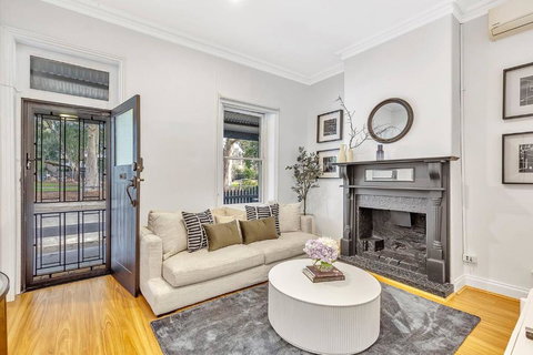 Main Street Terrace - An Elegant Urban Escape - Holiday Sunshine Coast 2