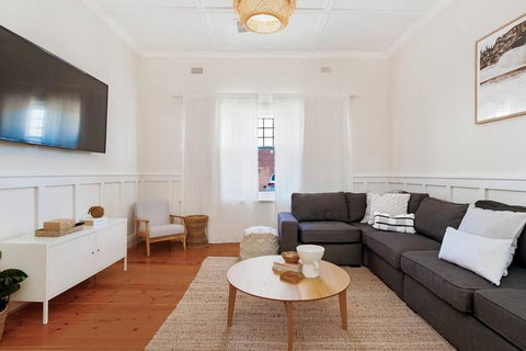 Maison La Plage Brighton - Holiday Sunshine Coast 3