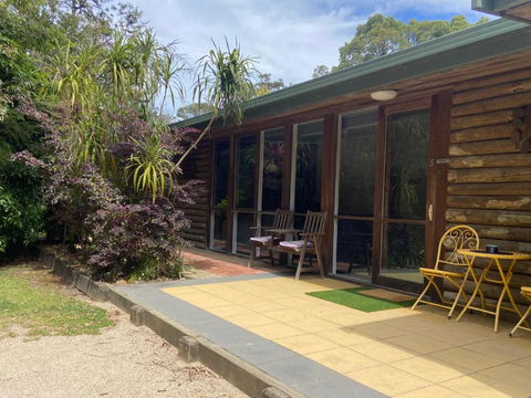 Mallacoota Log Cabins - Holiday Sunshine Coast 3