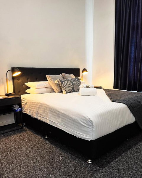 Manjimup Hotel - Holiday Sunshine Coast 1