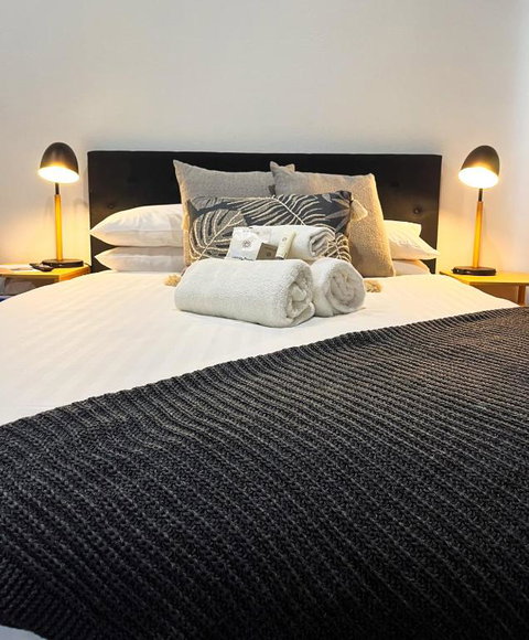 Manjimup Hotel - Holiday Sunshine Coast 0