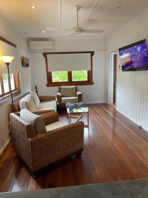 Manley St Suite - Holiday Sunshine Coast 2