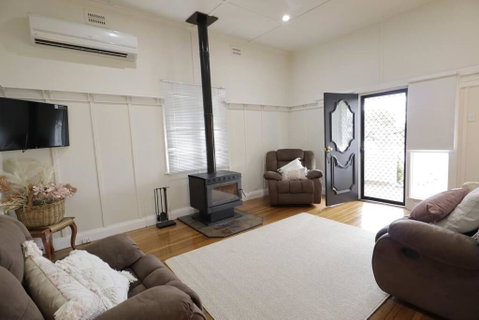 Manor Cottage - Holiday Sunshine Coast 0
