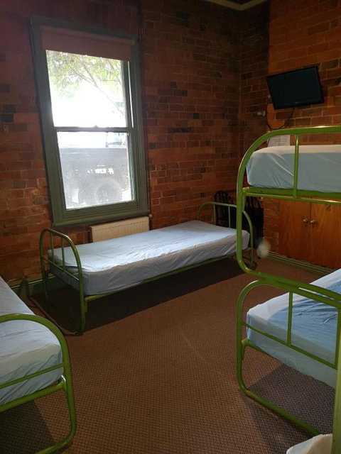 Mansfield Travellers Lodge - Sunshine Coast Tourism 3