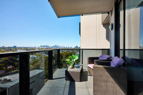 Maribyrnong Marvel Charm With Cityscape Bliss - Sunshine Coast Tourism 0