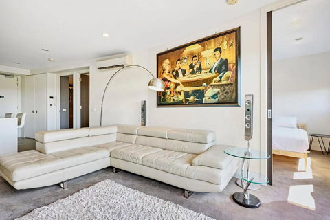 Maribyrnong Marvel Charm With Cityscape Bliss - Sunshine Coast Tourism 1