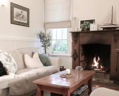 MARIGOLD COTTAGE Charming 1870s Central Daylesford Cottage - Holiday Sunshine Coast 2