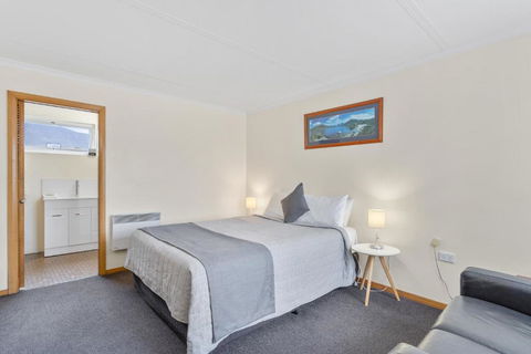 Martin Cash Motel - Sunshine Coast Tourism 0