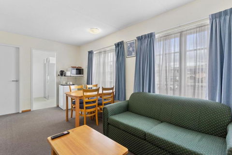 Martin Cash Motel - Sunshine Coast Tourism 1