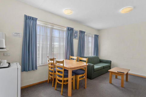 Martin Cash Motel - Sunshine Coast Tourism 3