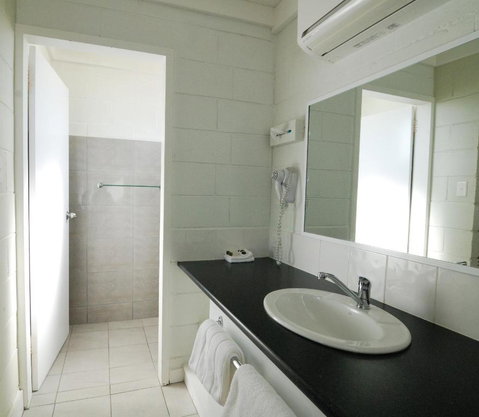 Mayfair Motel - Holiday Sunshine Coast 3